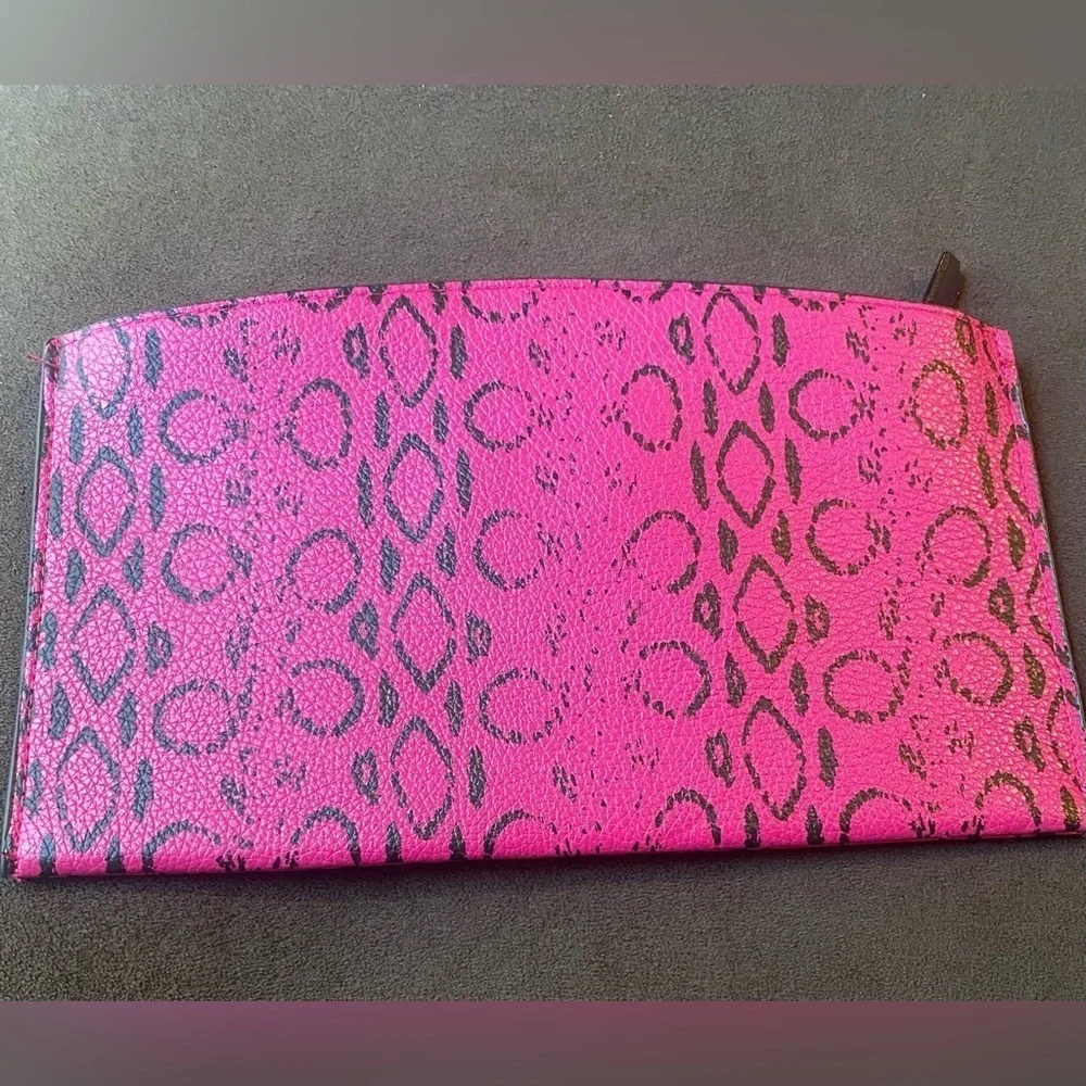 Reed Magenta pouch bag